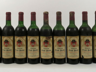 Vente aux enchères 9 BOUTEILLES CHÂTEAU GRAND PARADIS SAINT EMILION - 1969 - 1 LB/2 HEP/3