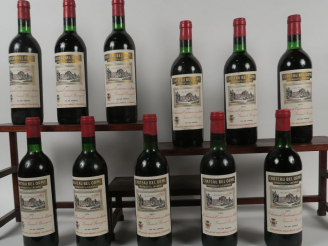 Vente aux enchères 11 BOUTEILLES CHÂTEAU BEL ORME TRONQUOY DE LALANDE - 1975 - 5 BG/2 LB