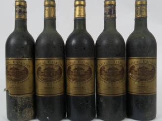 Vente aux enchères 5 BOUTEILLES CHÂTEAU BATAILLEY GCC PAUILLAC - 1978 - 1 LB/2 HEP/1 MEP/