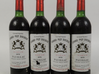 Vente aux enchères 4 BOUTEILLES CHÂTEAU GRAND PUY DUCASSE PAUILLAC - 1979 - 1 BG/3 LB/ETL