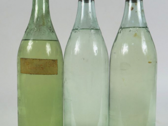 Vente aux enchères 3 BOUTEILLES EAU DE VIE PRUNE - 1969 - 2 PRESUMEES - MISE PARTICULIERE