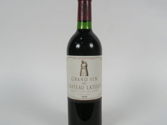 Vente aux enchères 1 BOUTEILLE CHÂTEAU LATOUR 1er GCC PAUILLAC - 1976 - BG