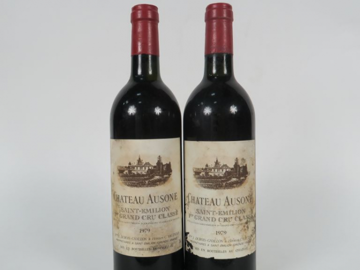 2 BOUTEILLES CHÂTEAU AUSONE 1er GCC SAINT EMILION - 1979 - 1 BG/1 LB/E