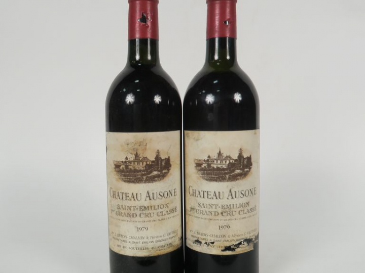 2 BOUTEILLES CHÂTEAU AUSONE 1er GCC SAINT EMILION - 1979 - 1 BG/1 HEP/