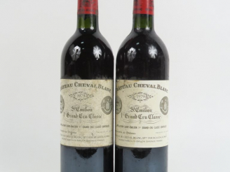 Vente aux enchères 2 BOUTEILLES CHÂTEAU CHEVAL BLANC 1er GCC ST EMILION - 1979 - BG/ES