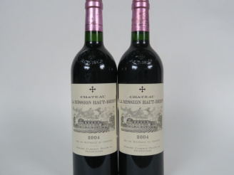 Vente aux enchères 2 BOUTEILLES CHÂTEAU LA MISSION HAUT BRION GCC GRAVES - 2004 - 1 ETLA
