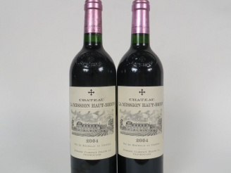 Vente aux enchères 2 BOUTEILLES CHÂTEAU LA MISSION HAUT BRION GCC GRAVES - 2004 - 1 ETLA