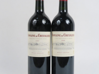 Vente aux enchères 2 BOUTEILLES DOMAINE DE CHEVALIER GCC GRAVES : 1 de 2005 - 1 de 2006