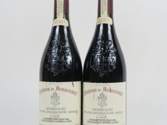 Vente aux enchères 2 BOUTEILLES CHÂTEAUNEUF DU PAPE CHÂTEAU DE BEAUCASTEL - 2001