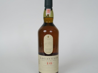 Vente aux enchères 1 BOUTEILLE LAGAVULIN (70cl/43°) Embouteillage : 04/11/2005 - 16 ans -
