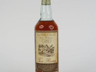 Vente aux enchères 1 BOUTEILLE VIEUX RHUM TROIS RIVIÈRES 45° - 1974 - ETLA