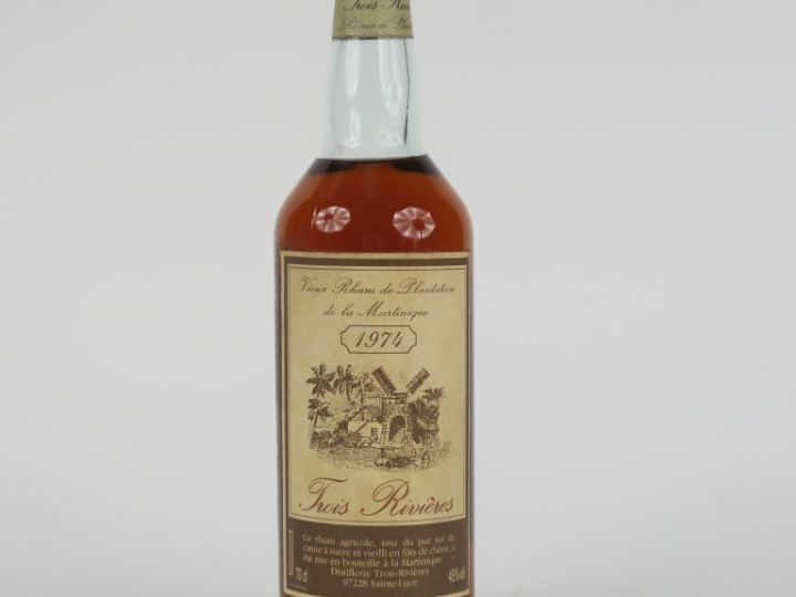 1 BOUTEILLE VIEUX RHUM TROIS RIVIÈRES 45° - 1974