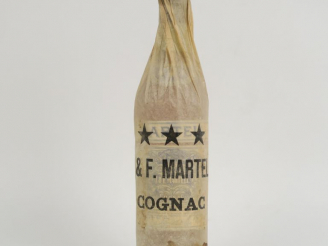 Vente aux enchères 1 VIEILLE BOUTEILLE COGNAC MARTELL '***' - CAPS ÉTAIN