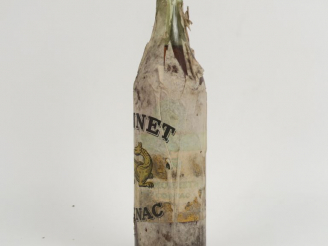 Vente aux enchères 1 VIEILLE BOUTEILLE COGNAC MONNET