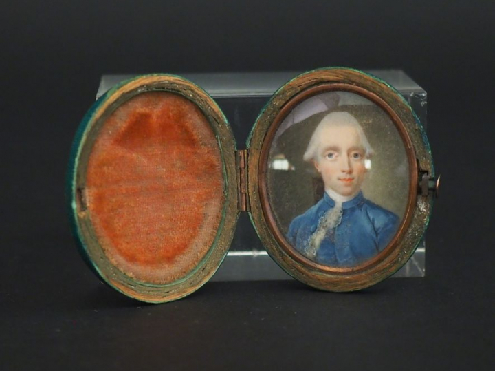 Miniature XVIIIème "portrait d'homme en habit bleu", dans son étui en 