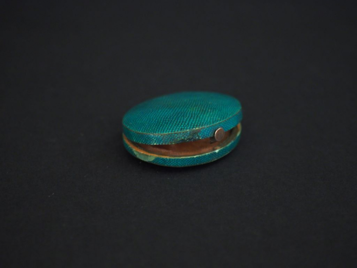 Miniature XVIIIème "portrait d'homme en habit bleu", dans son étui en 