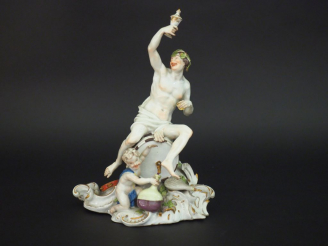 Vente aux enchères MEISSEN. Groupe XVIIIème en porcelaine polychrome figurant Bacchus ass