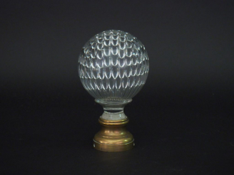 Vente aux enchères Boule d'escalier en cristal bullé.  H. 17 cm
