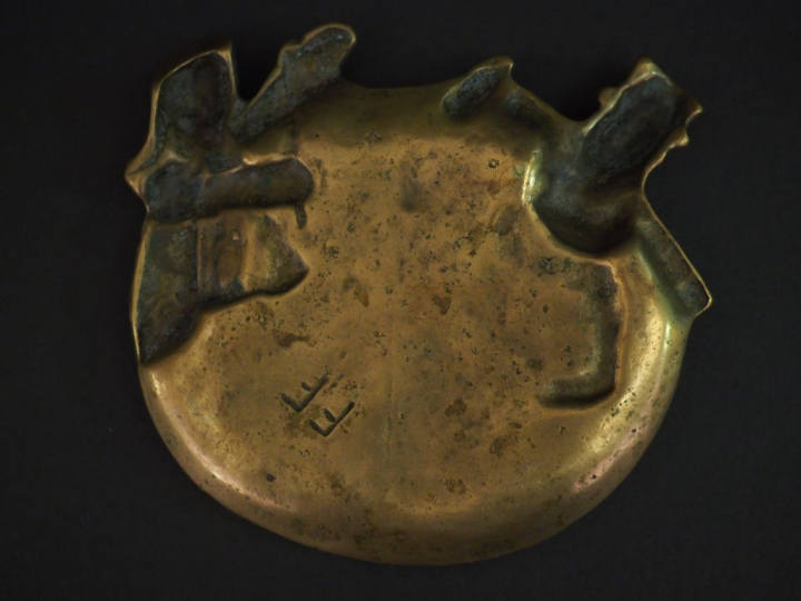 Vide-poche XXème en bronze "Guignol et Gnafron". Monogrammé FF sous la