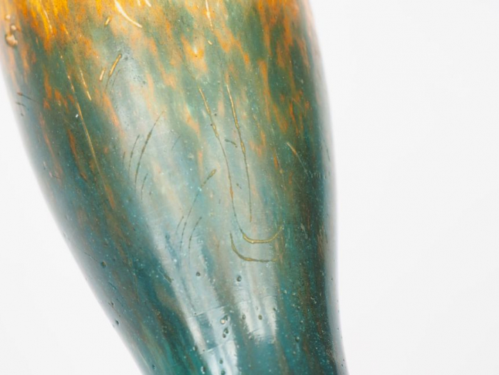 LE VERRE FRANCAIS.  Vase ovoide en verre polychrome signature au berli