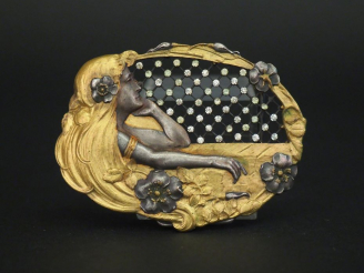 Vente aux enchères Boucle de ceinture Art Nouveau en métal doré et argenté, à décor d'une