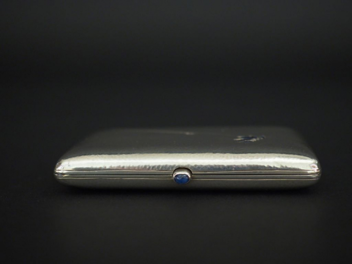 Etui à cigarettes Art Déco en argent martelé, éclats de diamants et pi