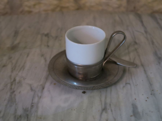 Vente aux enchères Partie de service à café en porcelaine et métal argenté comprenant 6 t
