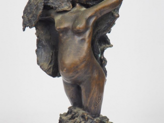 Vente aux enchères FBL. "Allégorie de la femme". Sculpture en bronze. Signée et numérotée