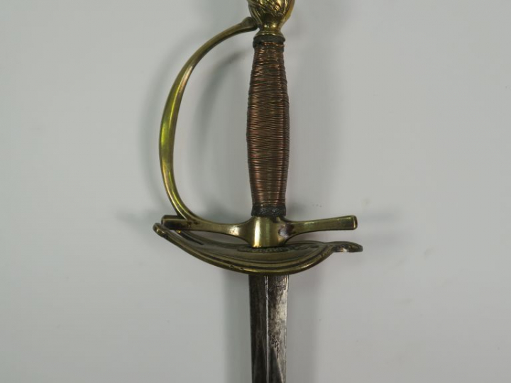 Epée d’officier à la française époque 1er Empire, monture en bronze, p