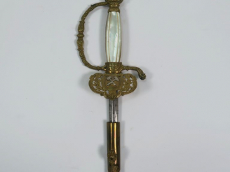 Vente aux enchères Belle épée d’élève de l’école des mines (St Etienne). Monture en bronz