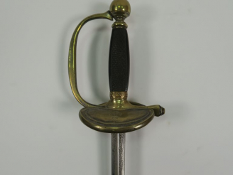 Vente aux enchères Belle épée d’officier époque Restauration. Monture en bronze fondu, po