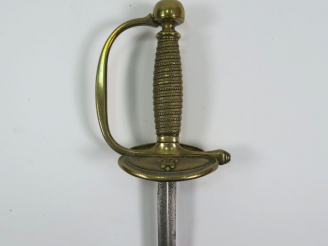 Vente aux enchères Belle épée d’officier époque Restauration. Monture en bronze fondu, po