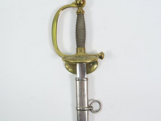 Vente aux enchères Belle épée à clavier d’officier, monture en bronze doré, branche de ga