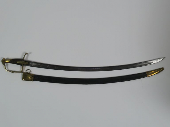 Sabre d’officier époque Consulat, monture en bronze fondu, calotte à c