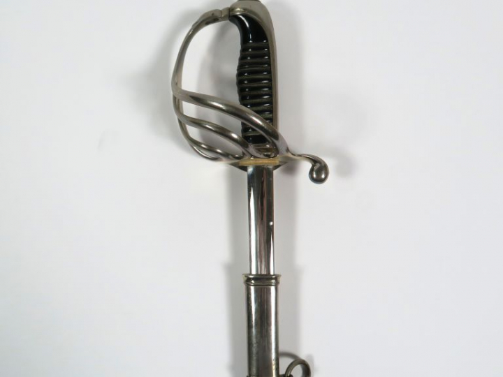 Sabre modèle 1882 d’officier d’infanterie, arme montée maillechort, fu