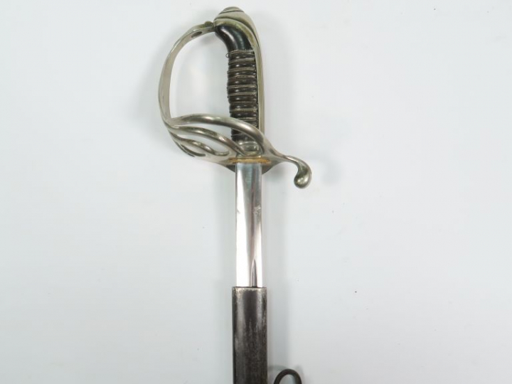 Sabre modèle 1882 d’officier d’infanterie, arme montée maillechort, fu