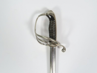 Vente aux enchères Sabre modèle 1882 d’officier d’infanterie, arme montée maillechort, fu