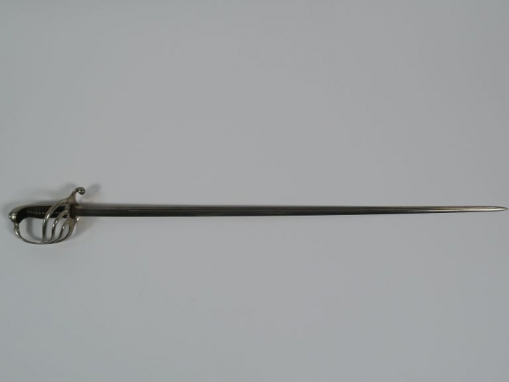 Sabre modèle 1882 d’officier d’infanterie, arme montée maillechort, fu