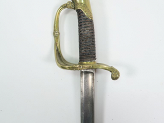 Vente aux enchères Sabre d’officier d’infanterie modèle 1821. Lame courbe à gorge et dos 