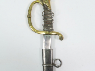 Vente aux enchères Sabre modèle 1829 d’officier d’artillerie montée. Lame très courbe à g