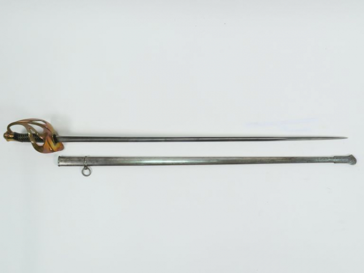 Sabre fantaisie de cavalerie modèle 1896. Monture lisse en alliage cui