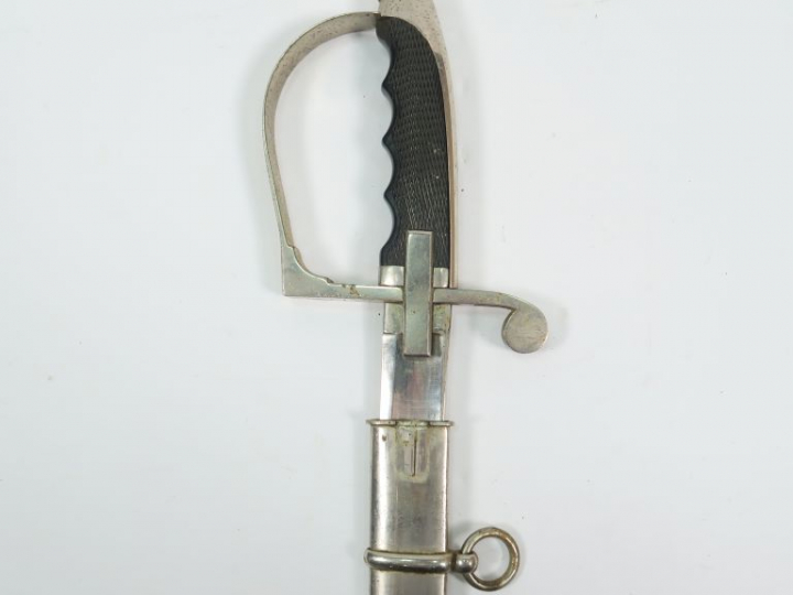 Sabre d’officier de cavalerie italienne. Belle lame courbe à gorge et 