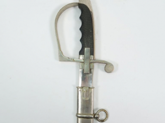 Vente aux enchères Sabre d’officier de cavalerie italienne. Belle lame courbe à gorge et 