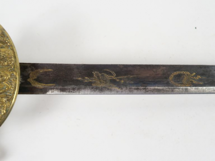 Belle épée de société époque restauration, lame droite à dos plat et à