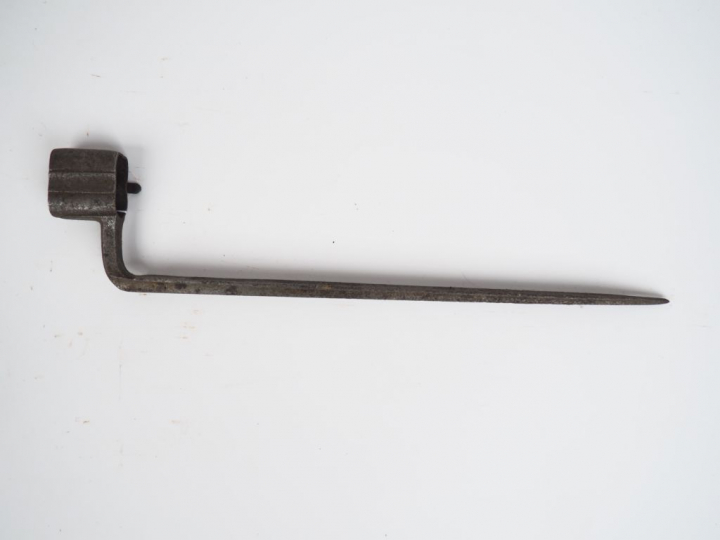 Baionnette de fusil de chasse double pour canons en table. Lame triang