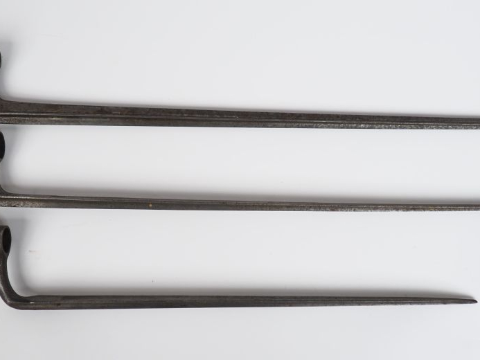 Lot de trois baïonnettes à douille françaises on y trouve une baïonnet