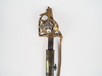 Vente aux enchères Sabre type officier de cavalerie (carabiniers) . Monture en bronze dor