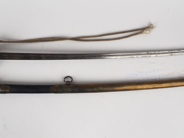 Sabre type officier de cavalerie (carabiniers) . Monture en bronze dor