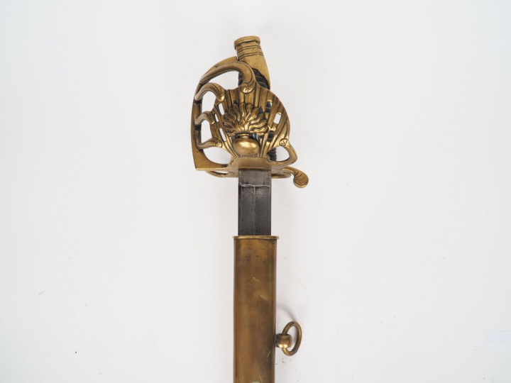 Sabre dans le goût des sabres tel que portés par les officiers des gre
