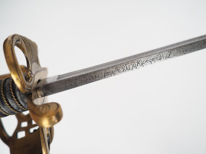 Sabre dans le goût des sabres tel que portés par les officiers des gre